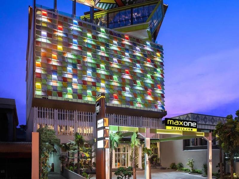 Maxonehotels.Com At Tidar Сурабая Экстерьер фото
